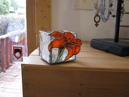 Tiger Lily Candle Shelter